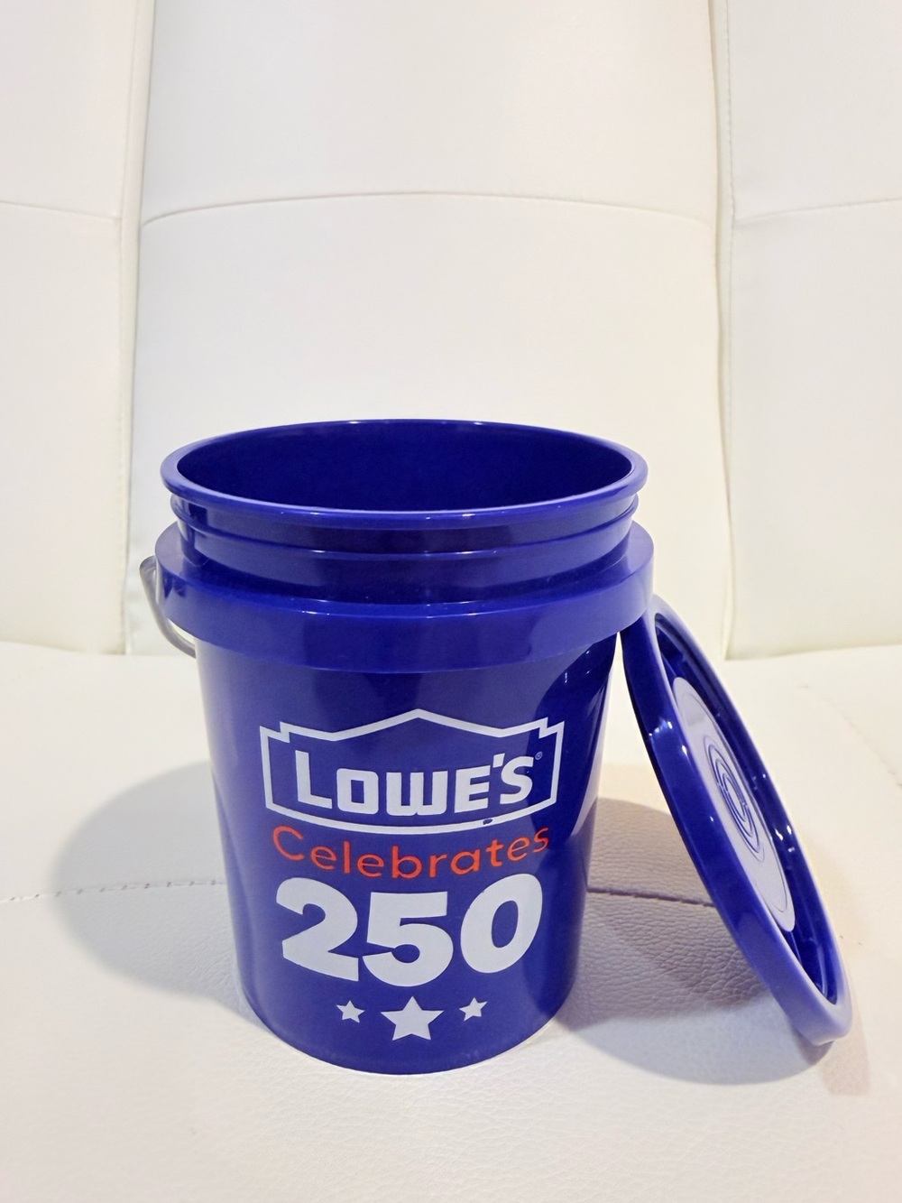 Lowe's Americana 0.4-quart Bucket